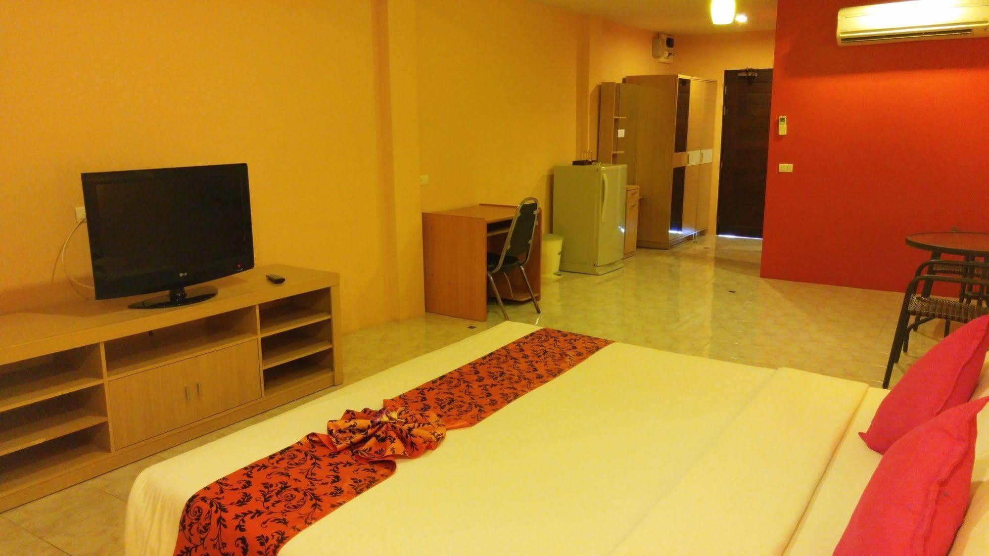 Blue Ocean Studio Patong Luaran gambar