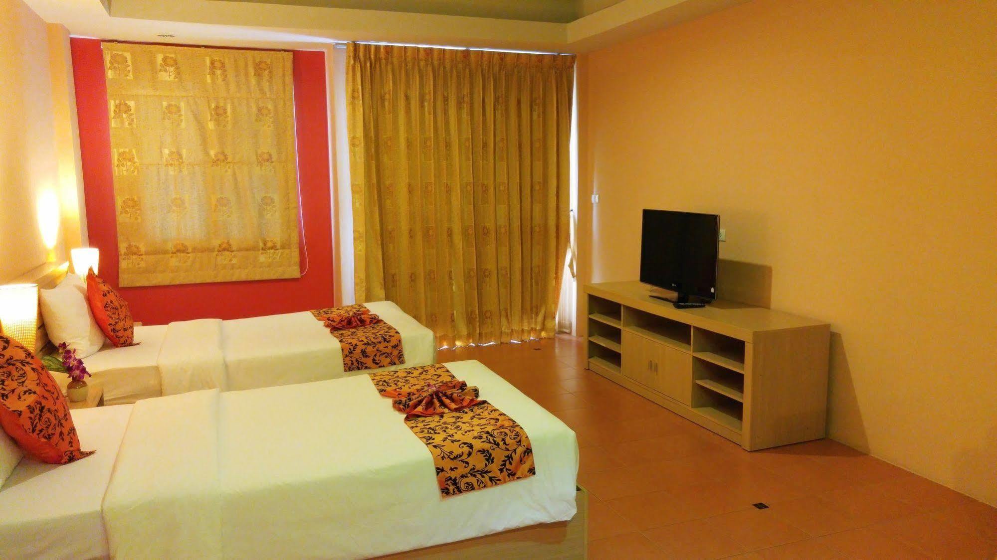 Blue Ocean Studio Patong Luaran gambar